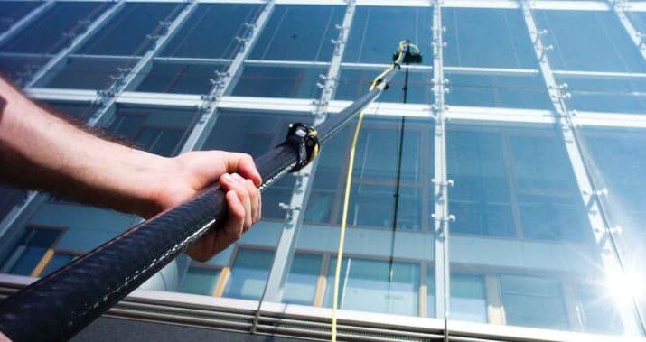 تنظيف الواجهات الزجاجية