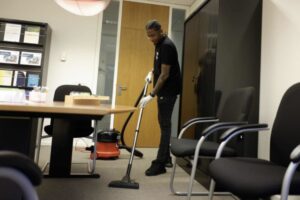 تنظيف المكاتب