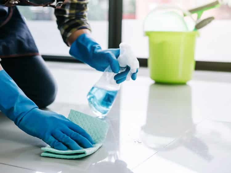 تنظيف الأرضيات